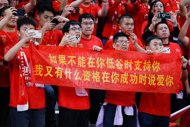 皇马主场大胜塞维利亚，姆巴佩大放异彩